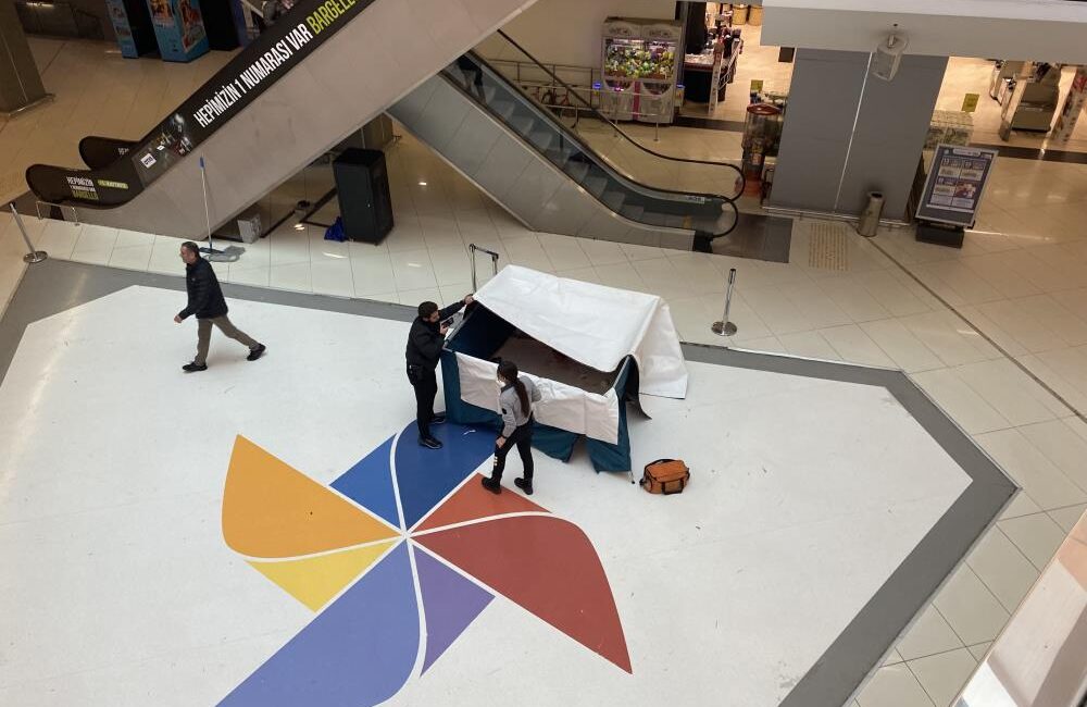 Doğukan Dikbıyık isimli genç henüz bilinmeyen bir nedenle AVM içerisindeki