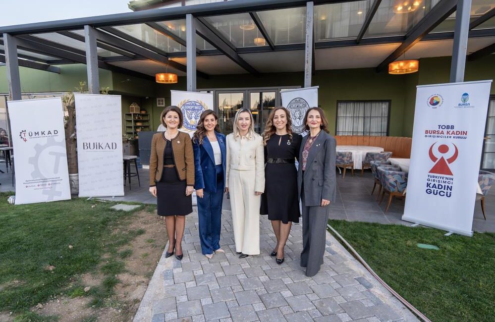 8 Mart Dünya Kadınlar Günü dolayısıyla düzenlenen iftar programında iş