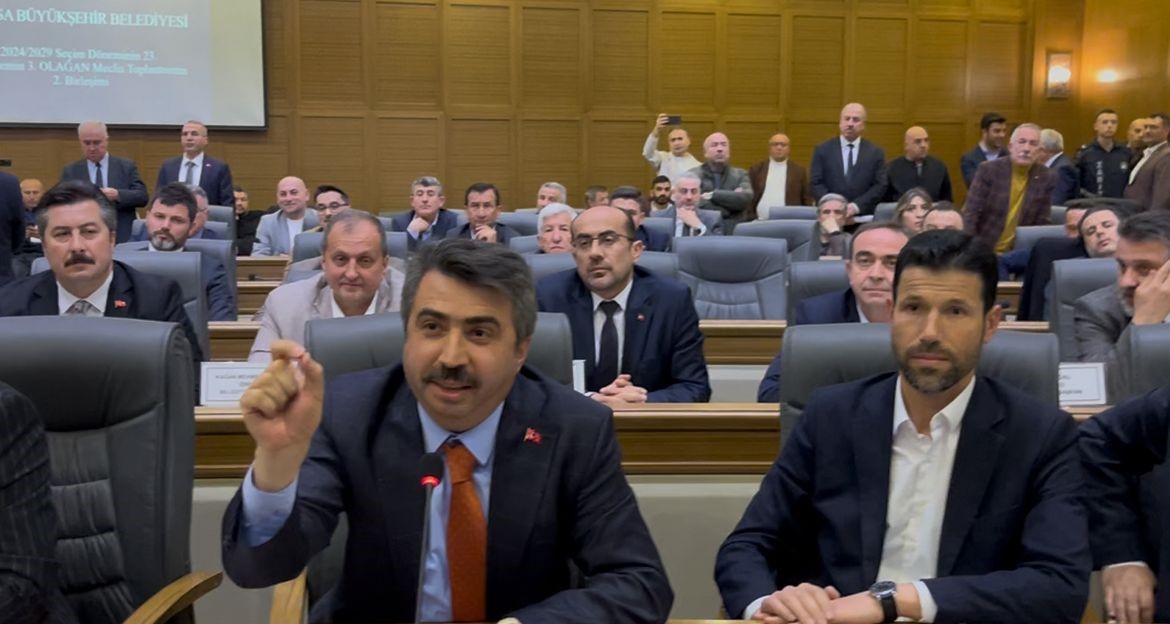 Bursa Büyükşehir Belediye Meclisi toplantısının ardından konuşan Yıldırım Belediye Başkanı