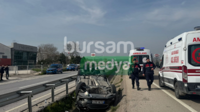 Bursa–Balıkesir karayolunda meydana gelen kazada kontrolden çıkan otomobil kanala düşerek