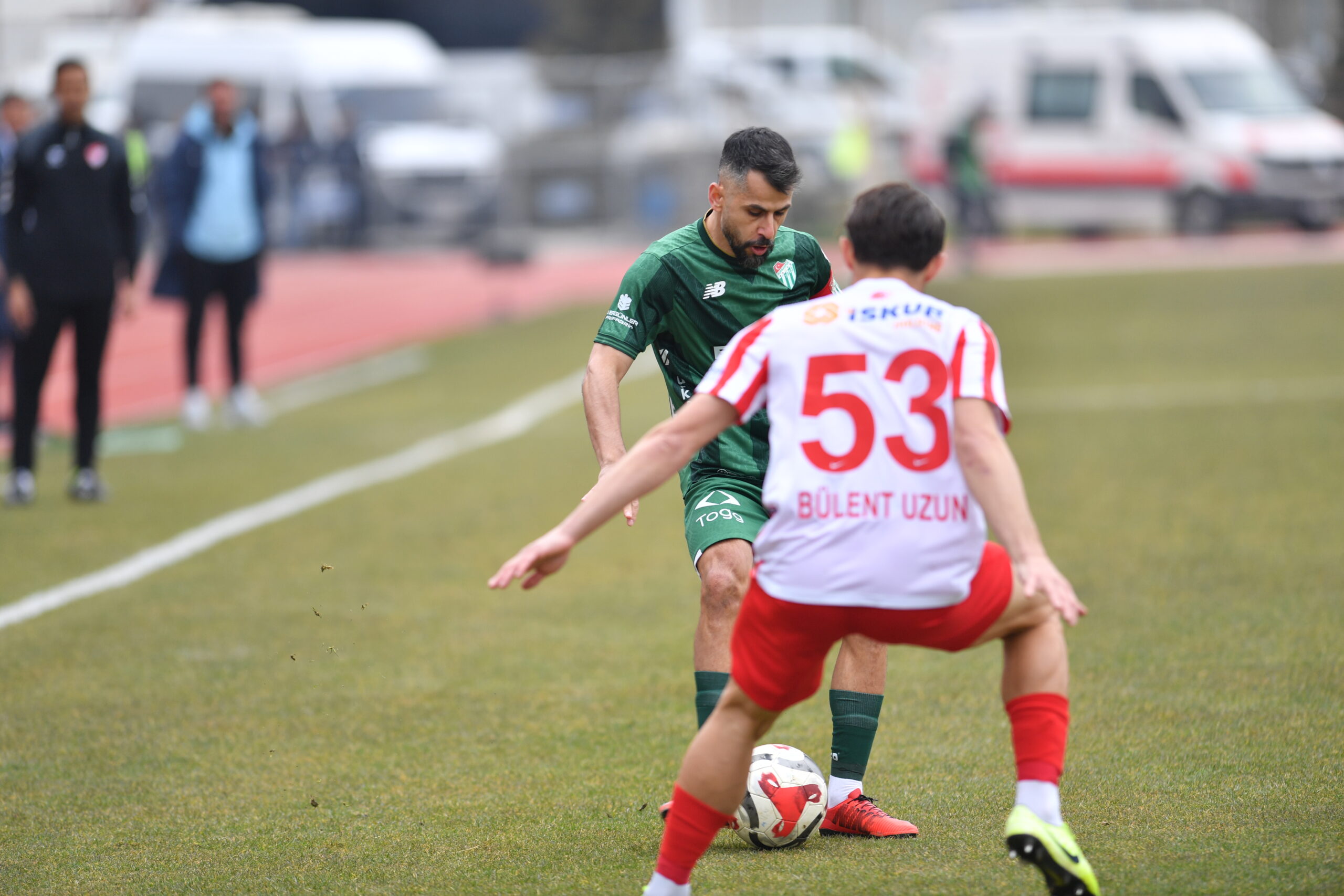 Lider Bursaspor kritik Kahramanmaraş İstiklalspor deplasmanından golsüz beraberlikle ayrıldı.