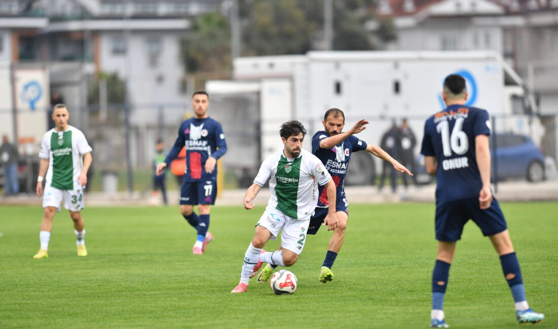 Bursaspor Fethiyespor mücadelesinde 1-1 berabere kalarak büyük avantaj tepti.