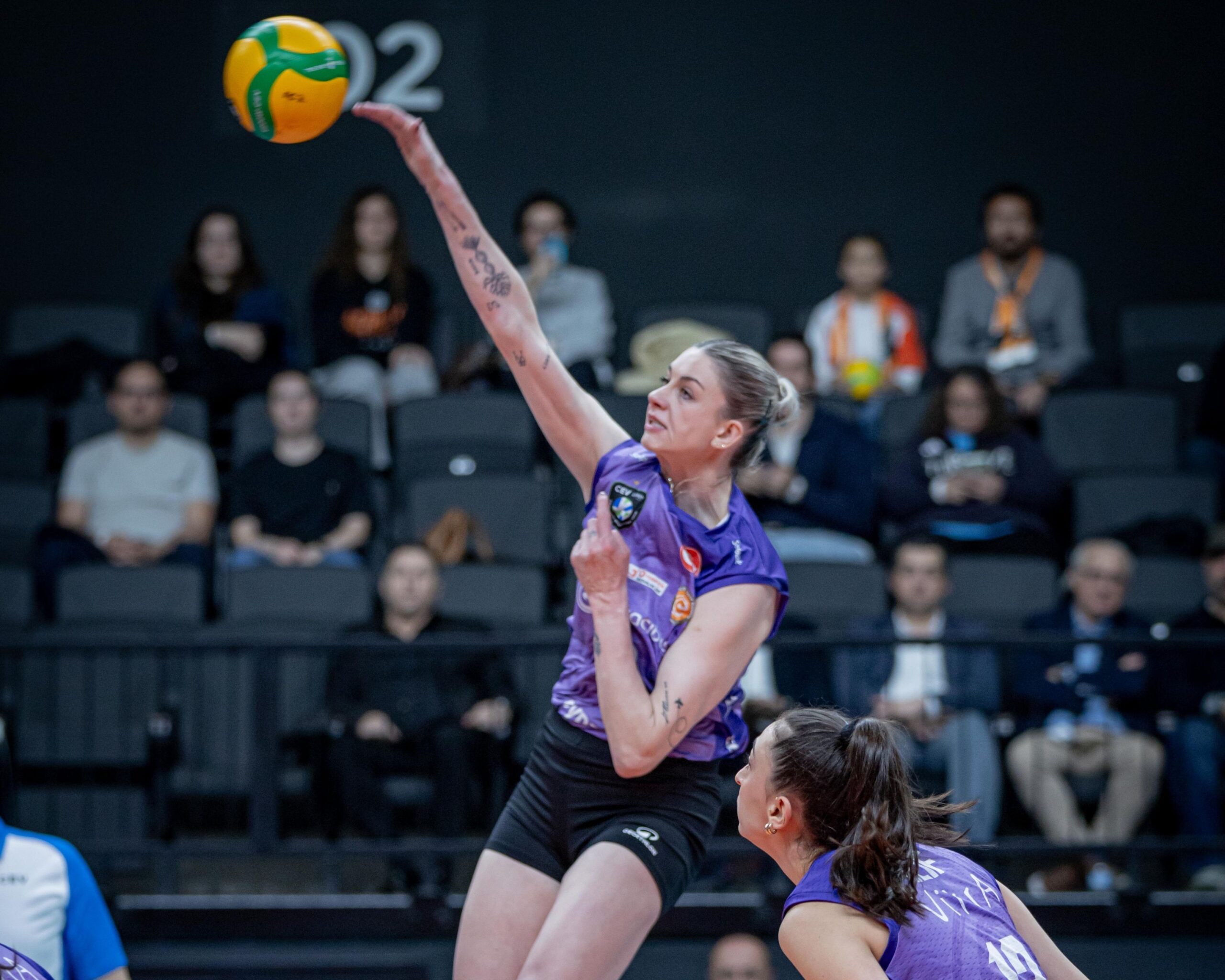 CEV Şampiyonlar Ligi’nde mücadele eden Eczacıbaşı Dynavit, ilk seti kaybettiği