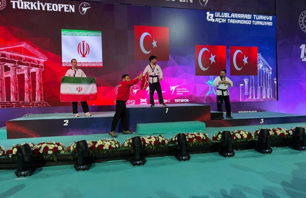 Antalya’daki Turkish Open Taekwondo Turnuvası’nda mücadele eden Uğur Tuzlu, şampiyon