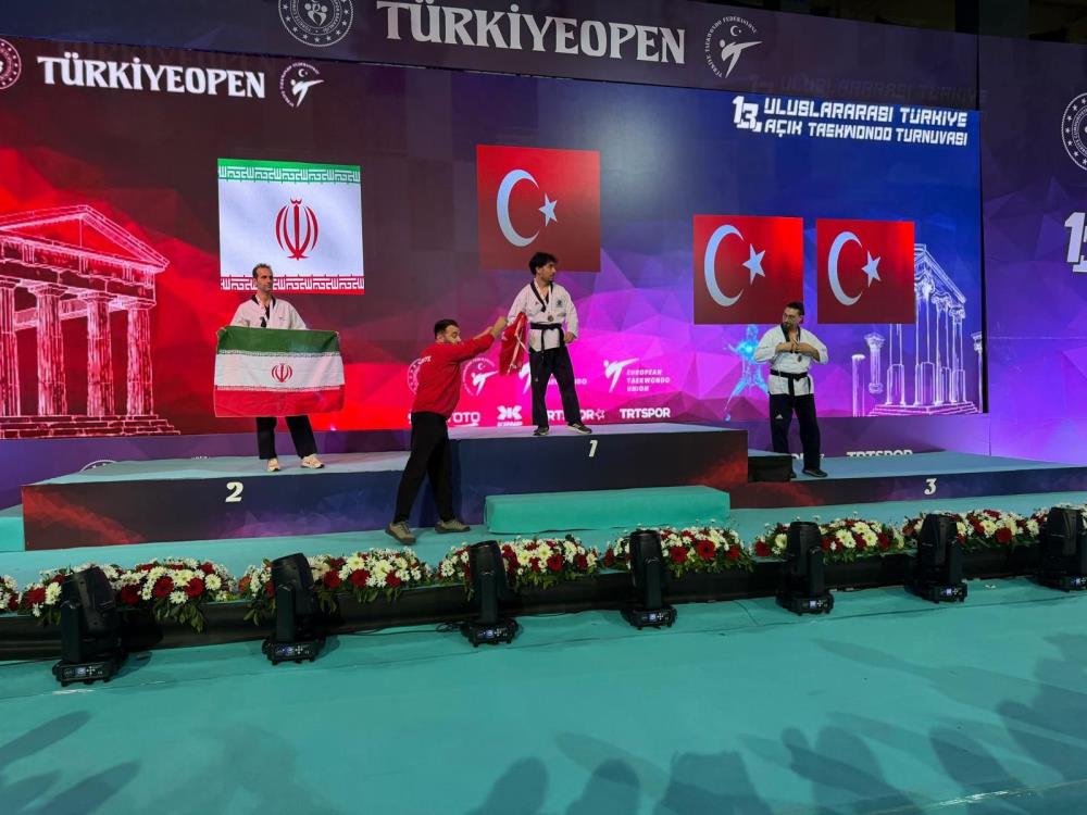 Antalya’daki Turkish Open Taekwondo Turnuvası’nda mücadele eden Uğur Tuzlu, şampiyon