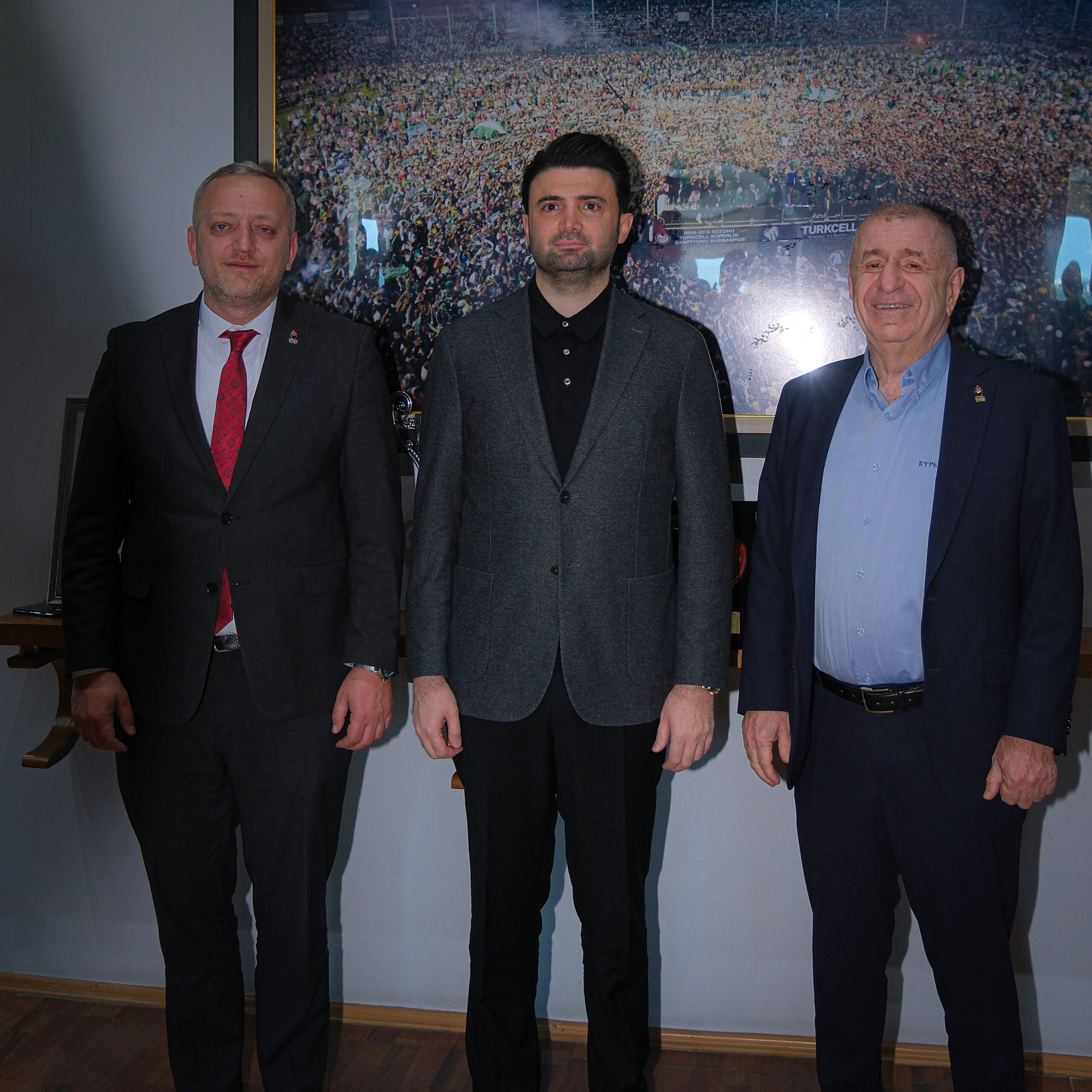 Ümit Özdağ ve heyetinden kulübe ziyaret 2 Bursam Medya -