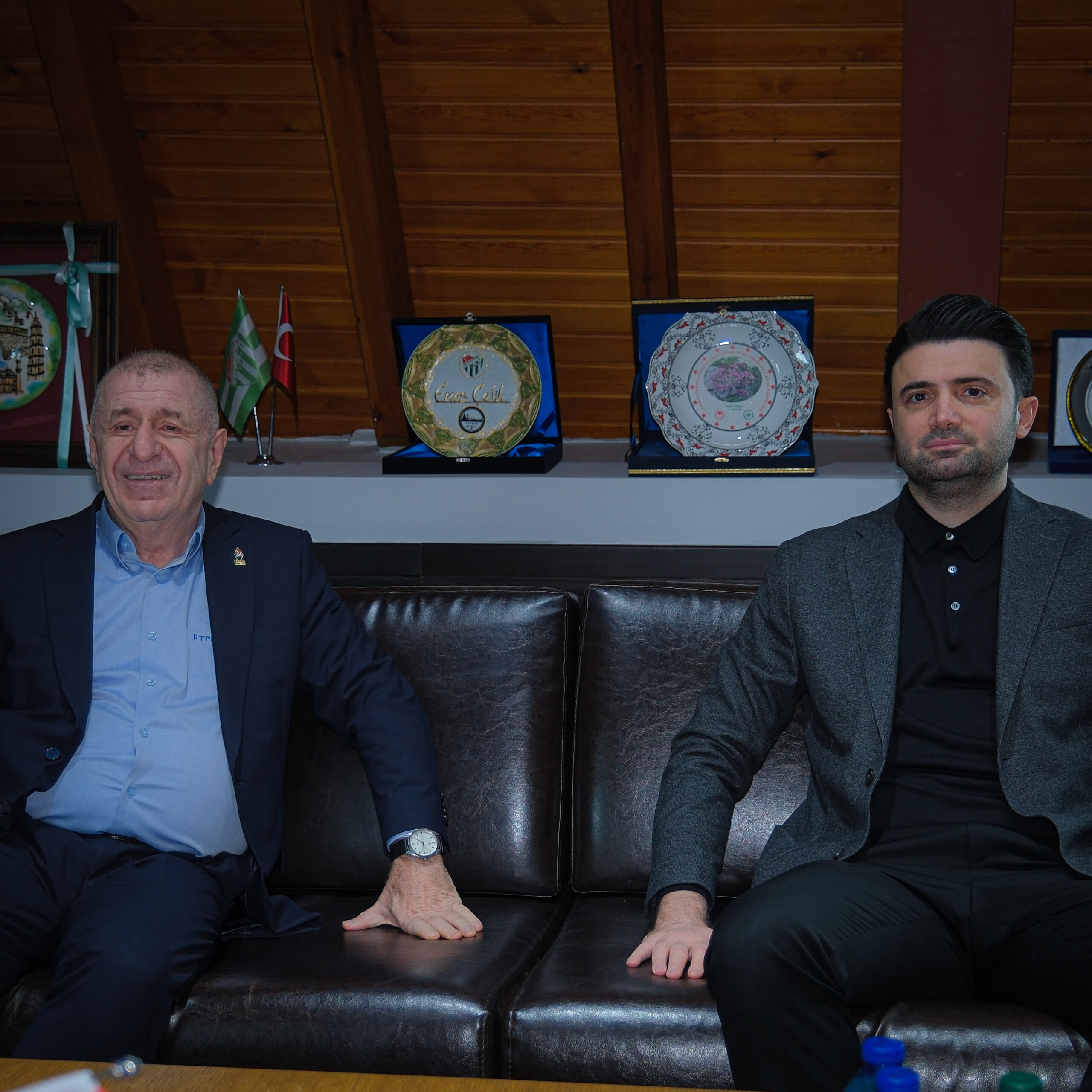 Ümit Özdağ ve heyetinden kulübe ziyaret 1 Bursam Medya -