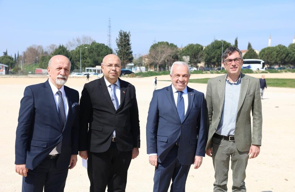 Nilüfer Belediye Başkanı Şadi Özdemir, satış listesine alınan FSM Bulvarı’ndaki