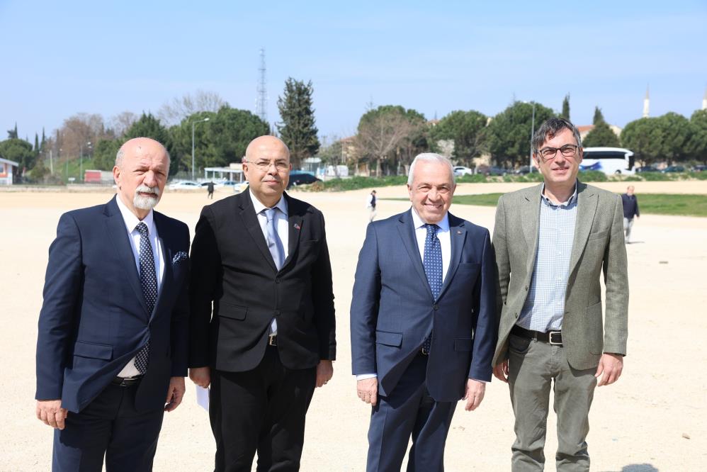 Nilüfer Belediye Başkanı Şadi Özdemir, satış listesine alınan FSM Bulvarı’ndaki