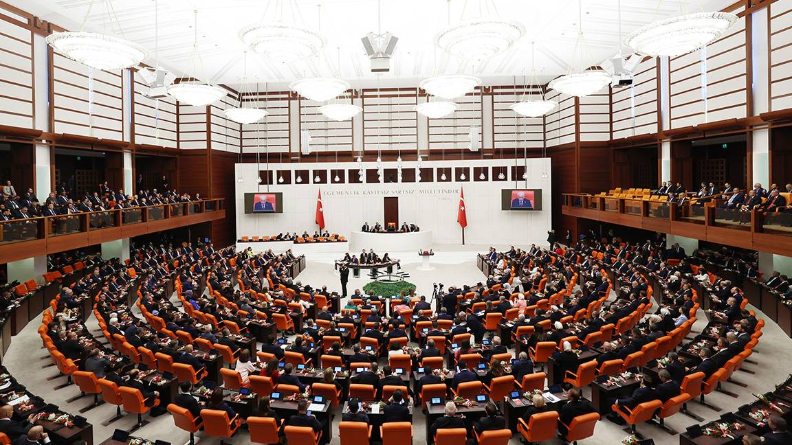 Resmî Gazete’de yayımlanan YSK kararıyla nüfus verilerine göre yapılan yeni