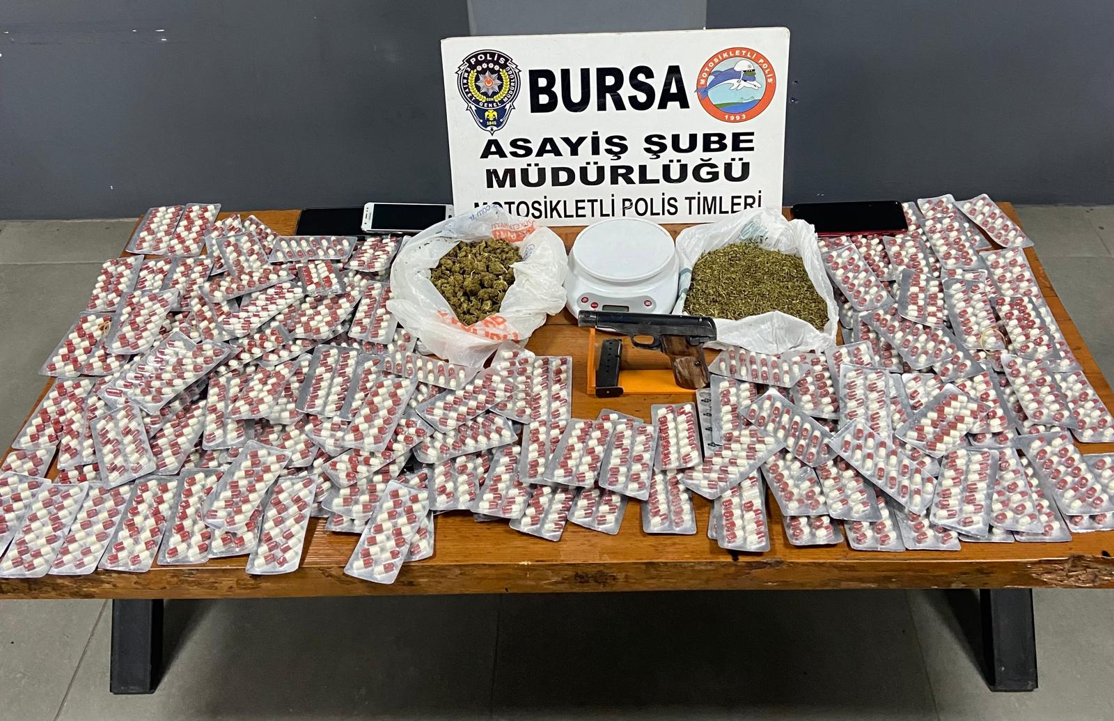 Polisin “dur” ihtarına uymayarak kaçan şüpheli, yapılan çalışmalar sonucu yakalandı.