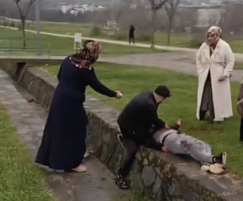 Bursa’da çıkan bıçaklı kavgada ağır yaralanan bir kişi, hastanede hayatını