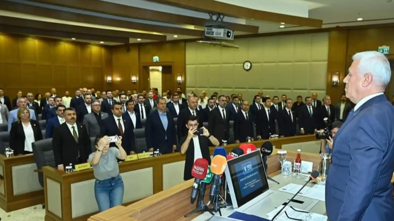 Bursa Büyükşehir Belediye Başkanı Mustafa Bozbey'in göz altına alınmasının ardından