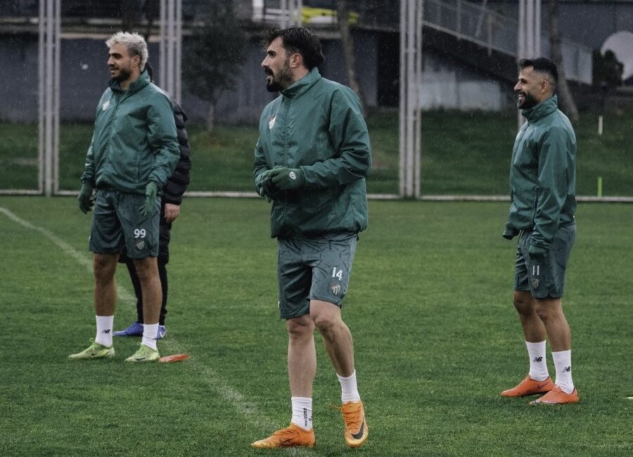 Bursaspor, Gebzespor maçı öncesi tempoyu artırdı. Özlüce’de yapılan antrenmanda taktik