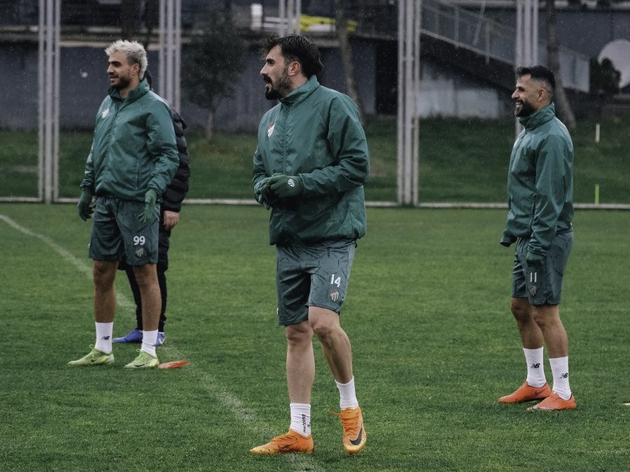 Bursaspor, Gebzespor maçı öncesi tempoyu artırdı. Özlüce’de yapılan antrenmanda taktik