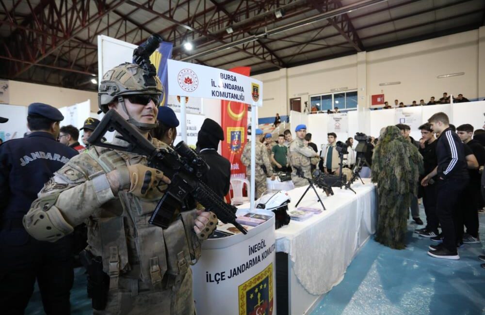 26 üniversite, 35 meslek ve 3 danışmanlık firması aynı çatı