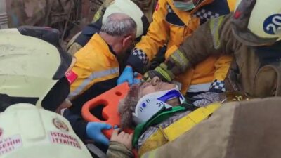 Fatih’te patlama sonrası çöken binaların enkazında bir kişi daha kurtarıldı.