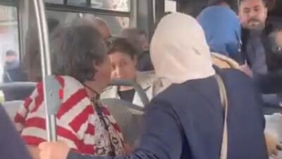 Bursa'da belediye otobüsünde çıkan yer kavgasında iki kadın, araya giren