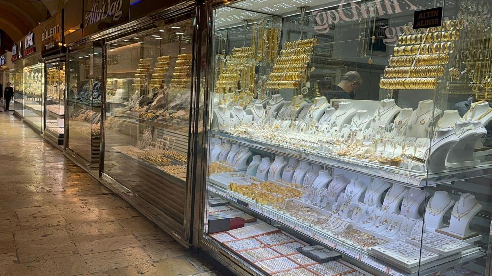 Altında bankalar ile fiziki piyasa arasındaki fark rekor seviyeye ulaştı.