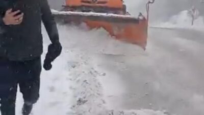 Uludağ’da bayramda kar sürprizi: Yollar beyaza büründü, ekipler seferber oldu,