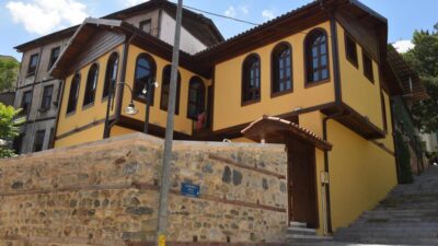 Yıldırım Belediyesi, ilçedeki tarihi ve kültürel yapıları ayağa kaldırıyor.