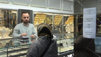 Altın fiyatlarındaki düşüş sonrası Bursa’da kuyumcular dolup taştı. “Vallahi billahi