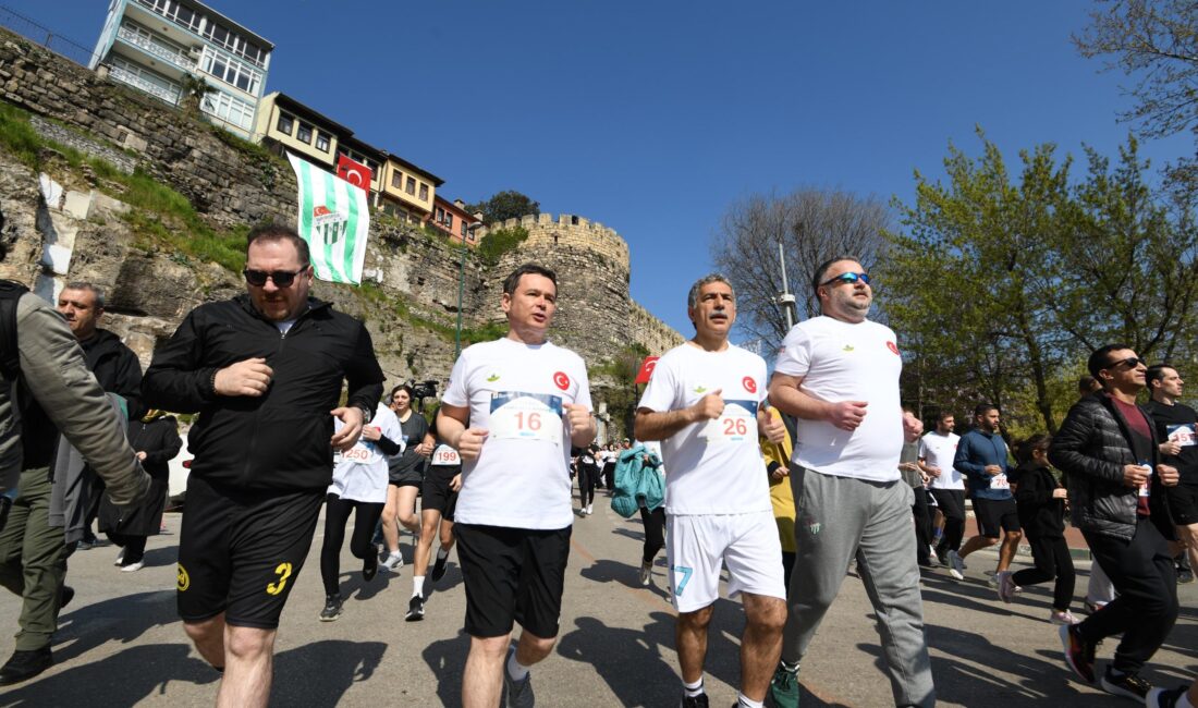 Osmangazi’de düzenlenen Tarihi Kent Koşusu, 700. yıl coşkusuyla binlerce sporcuyu