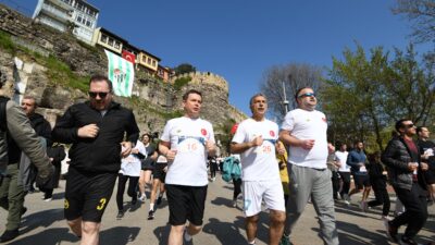 Osmangazi’de düzenlenen Tarihi Kent Koşusu, 700. yıl coşkusuyla binlerce sporcuyu