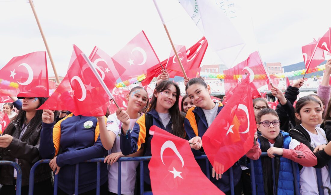 Osmangazi Belediyesi’nin 23 Nisan etkinlikleriyle meydan çocuklar için şenlik alanına