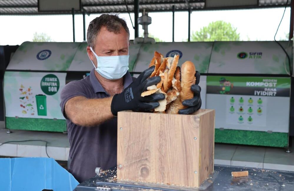 Yıldırım Belediyesi’nin hayata geçirdiği proje ile yemek atıkları değerlendirilerek hem