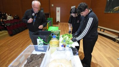 Osmangazi’de düzenlenen seminerde öğrencilere sıfır atık, geri dönüşüm ve gıda