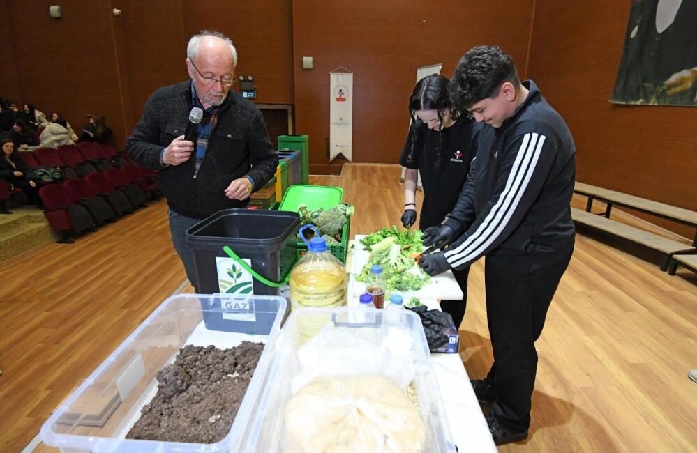 Osmangazi’de düzenlenen seminerde öğrencilere sıfır atık, geri dönüşüm ve gıda