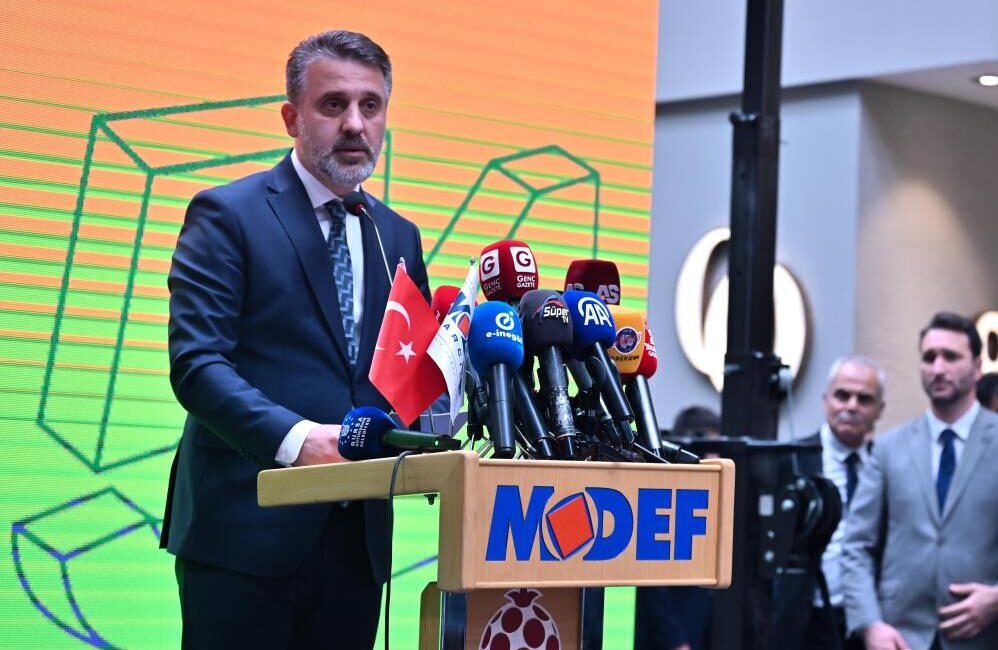  Bu yıl 54.’sü düzenlenen İnegöl Mobilya Fuarı’nın açılış törenine katılan