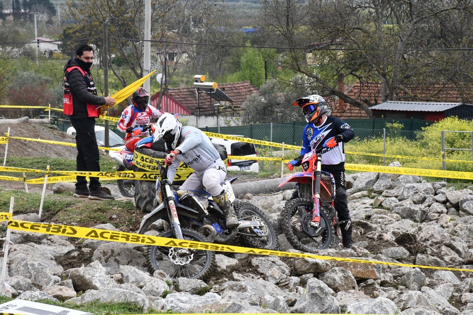 Türkiye Süper Enduro Şampiyonası’nın sezon açılışı İznik’te yapıldı, zorlu parkurda