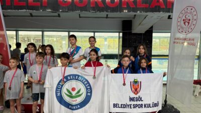 İnegöl Belediyespor yüzme takımı, Bursa’daki 23 Nisan yarışlarında 18 madalya