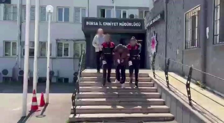 Bursa’da sosyal medyada canlı yayın sırasında çıkan tartışma kanlı bitti.