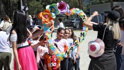 Bursa’da 23 Nisan etkinliğinde çocuklar patili dostlarla bir araya geldi,