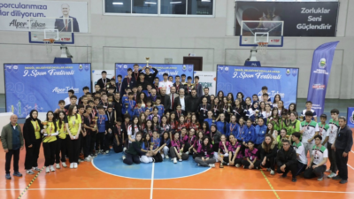 İnegöl’de düzenlenen Okullar Arası Spor Festivali’nde atletizm yarışları büyük heyecana