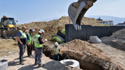 Bursa’da altyapı yatırımları hız kesmeden sürüyor. Küçükbalıklı Mahallesi’nde kanalizasyon ve