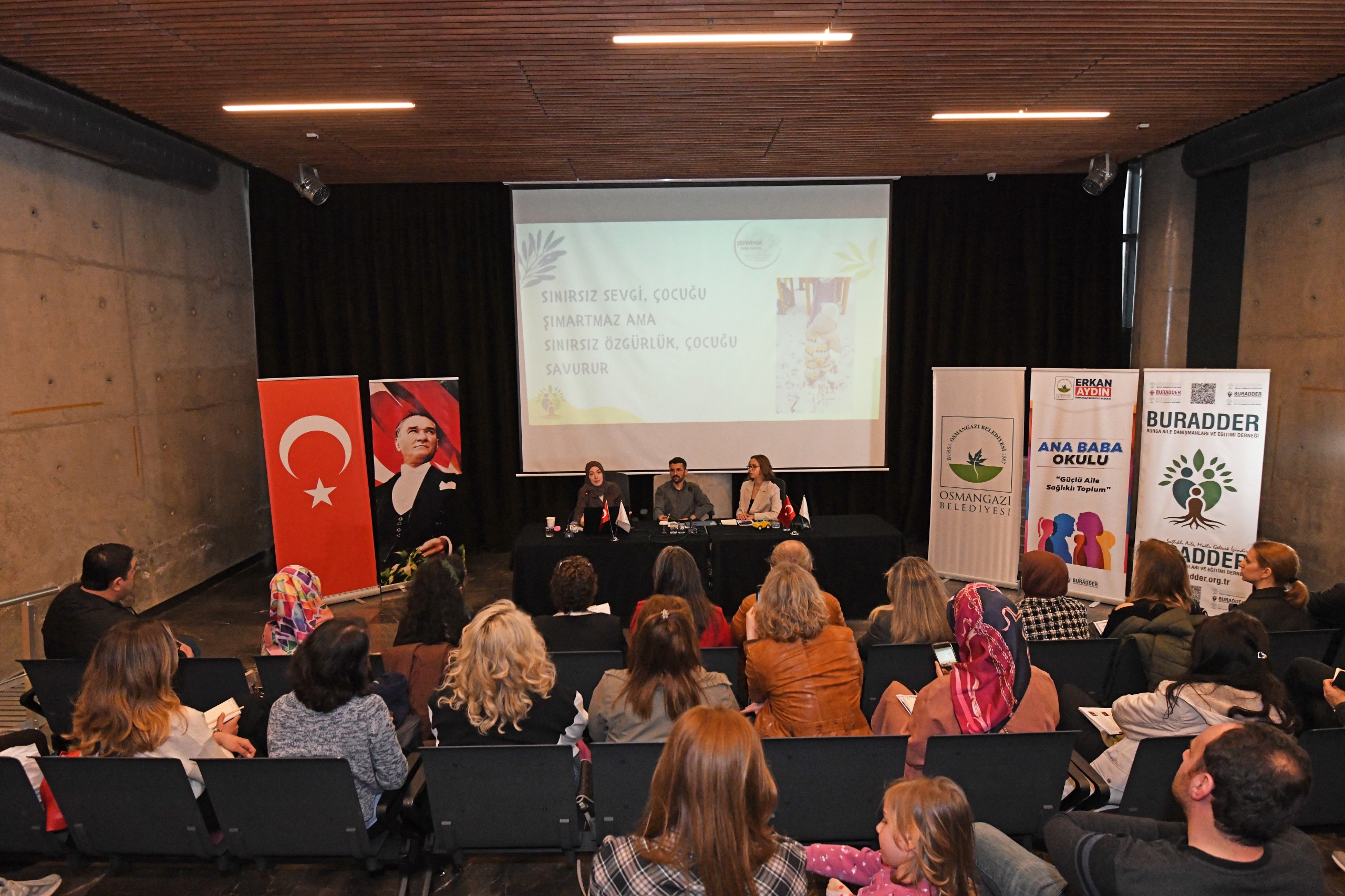 Osmangazi’de düzenlenen “Ana Baba Okulu” programında aile içi iletişim ve