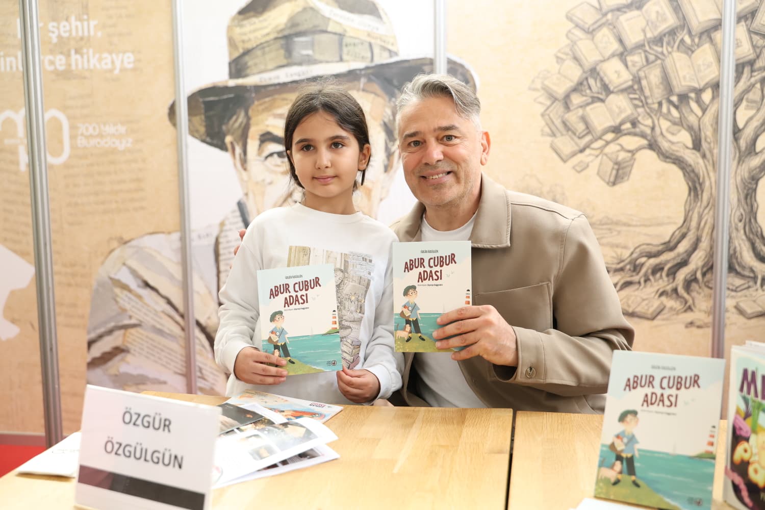 Osmangazi Belediyesi’nin kitap fuarı etkinliğinde çocukların yoğun ilgisi dikkat çekti.