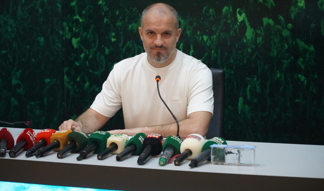 Bursaspor Teknik Direktörü Mustafa Er, Özlüce Tesisleri’nde yaptığı açıklamada transfer
