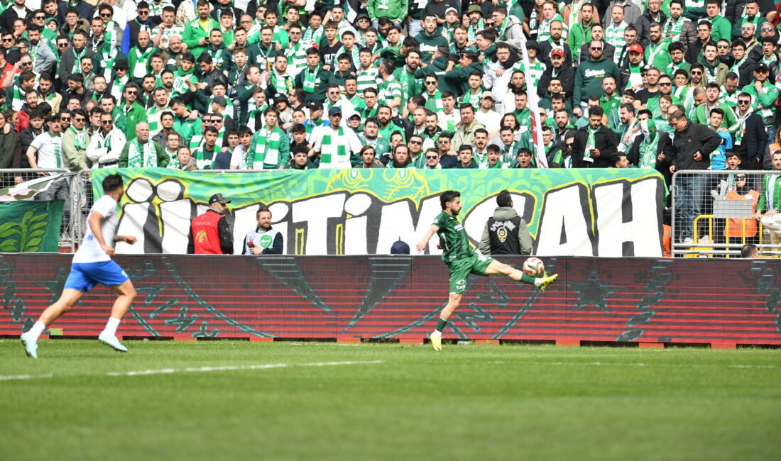 Eskişehir’de tarihi bir maça çıkan Bursaspor, Ankara Demirspor’u tek golle