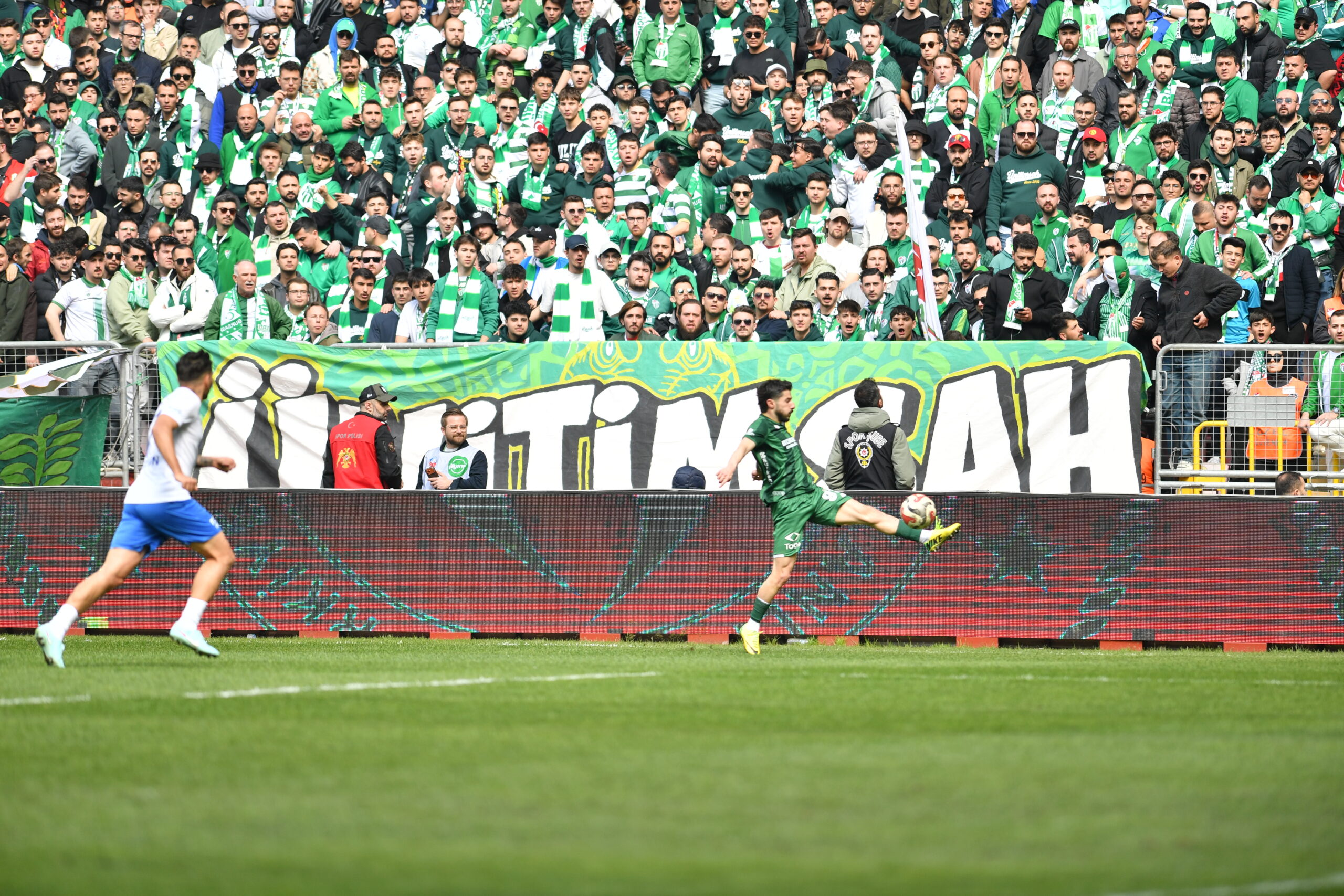 Eskişehir’de tarihi bir maça çıkan Bursaspor, Ankara Demirspor’u tek golle