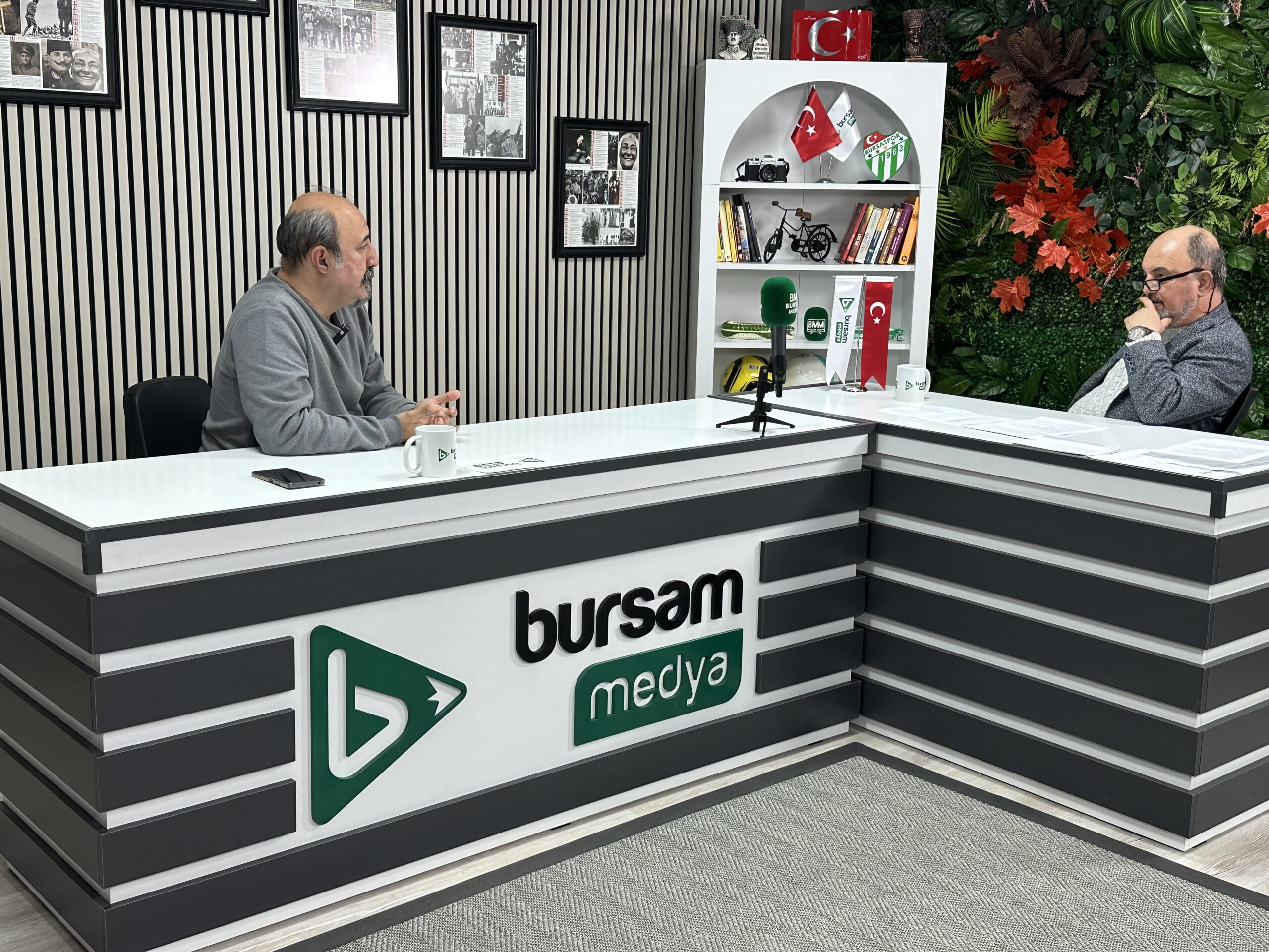 Bursaspor, kalan 2 maçta alacağı 1 puanla şampiyonluğunu ilan edecek.