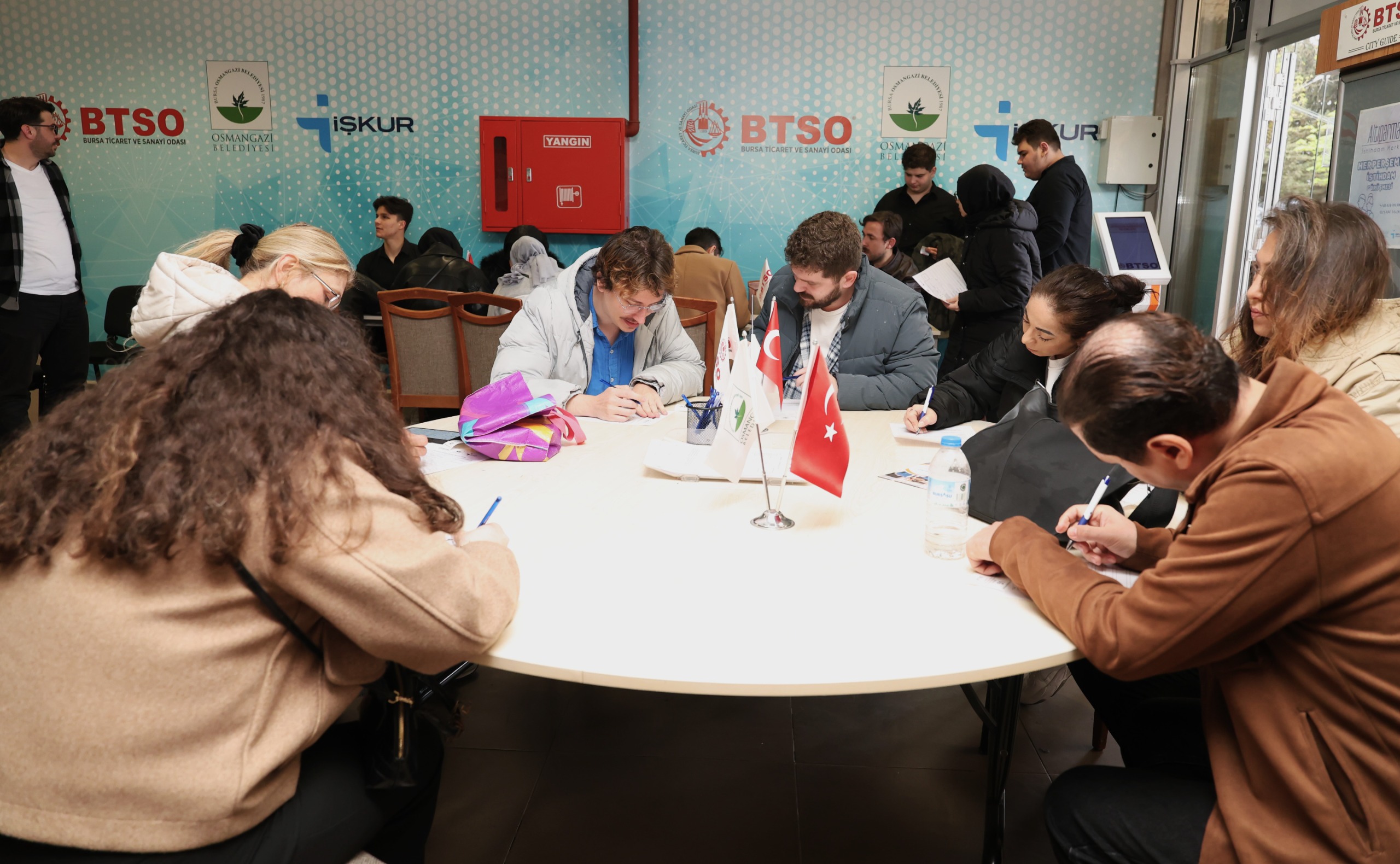 Osmangazi’de düzenlenen istihdam buluşmasında 120 kişiyle görüşme yapıldı, 35 kişi