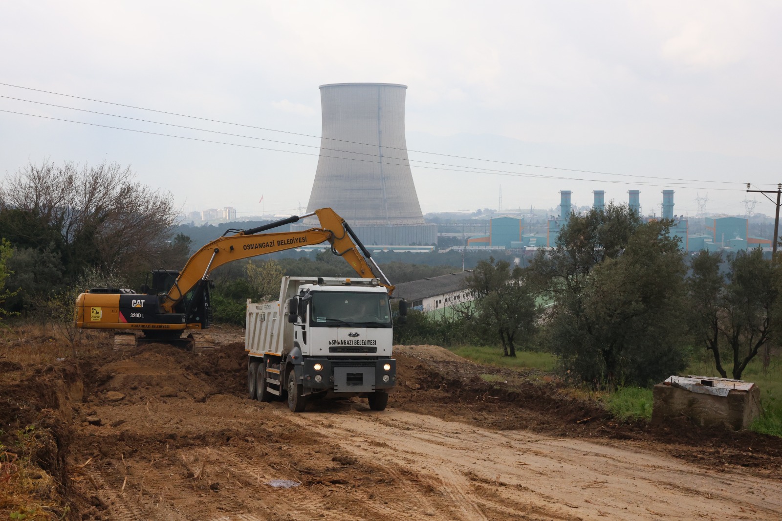 Osmangazi Belediyesi, Karabalçık Mahallesi’nde 455 metrelik yeni yol çalışması başlattı.