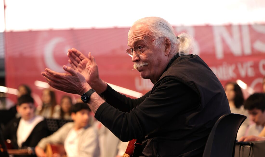 Usta sanatçı Cahit Berkay, Osmangazi’de gençlerle aynı sahneyi paylaşarak 23