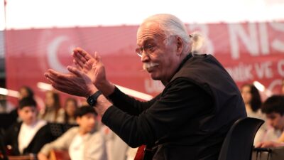 Usta sanatçı Cahit Berkay, Osmangazi’de gençlerle aynı sahneyi paylaşarak 23