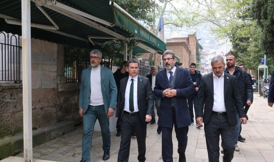 Osmangazi Belediye Başkanı Erkan Aydın, Muradiye Mahallesi’nde vatandaşlarla bir araya